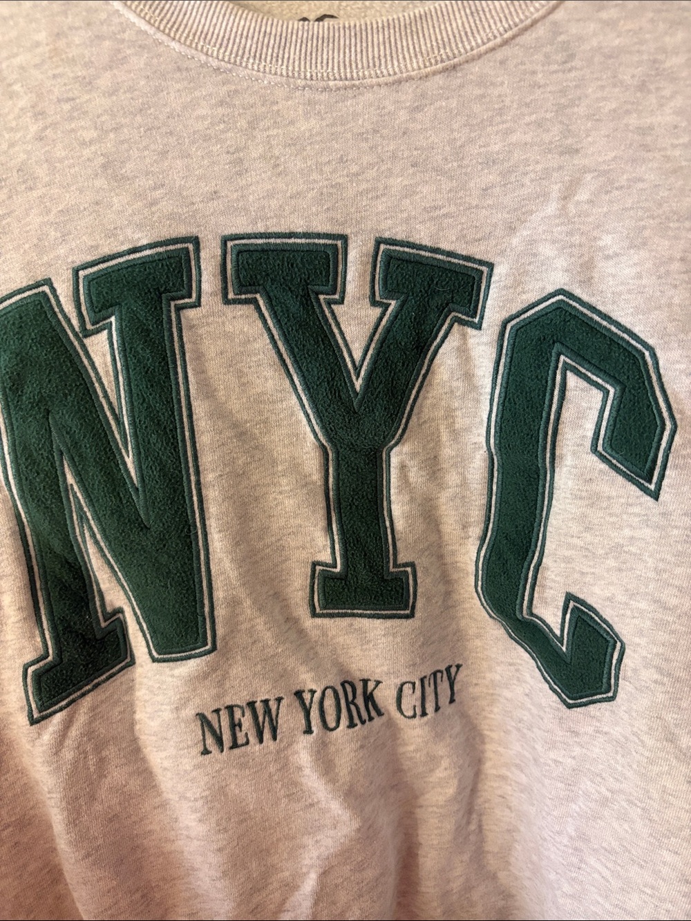 Hollister Gray Crewneck Sweatshirt with Dark Green NYC Graphic - Picture 3 of 4
